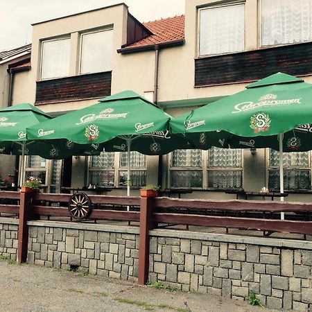 Penzion A Restaurace U Jezirka Hrimezdice Exterior foto